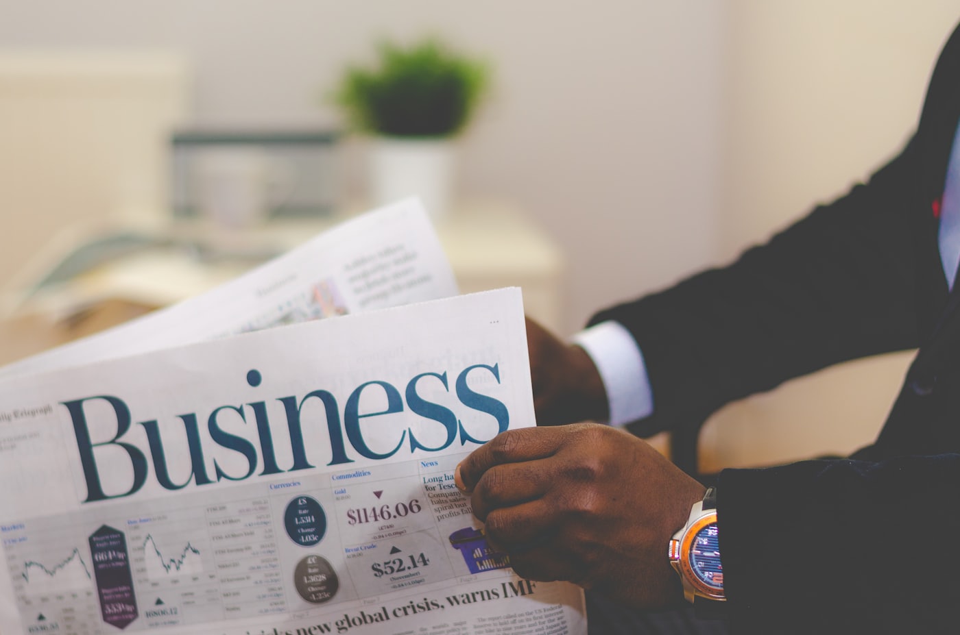 Leitura do noticiário econômico e de negócios
